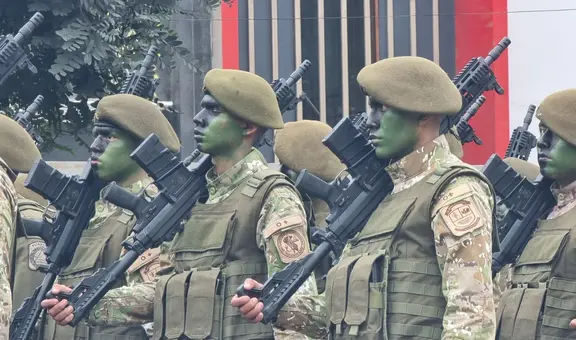 Desfile Militar 2024: Ejército exhibió fusiles ARAD - 7, cuya compra es investigada por la Fiscalía