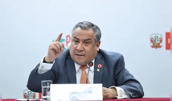 Gustavo Adrianzen critica denuncia de la Fiscalía contra Dina Boluarte y la califica de inconsecuente