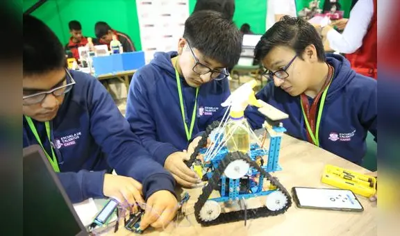 Terminó la Hackathon 2024: estudiantes peruanos crearon robots para ayudar a personas con discapacidad