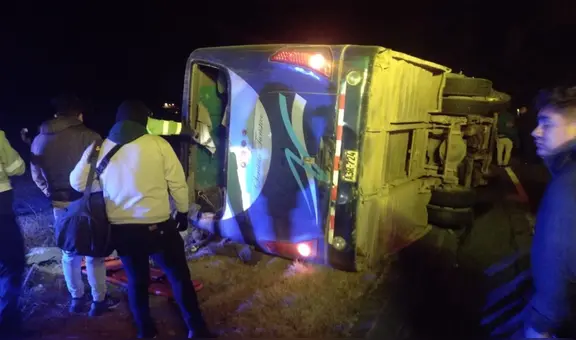 Accidente en Carretera Central deja un muerto y al menos 13 heridos tras despiste de bus que trasladaba a banda musical