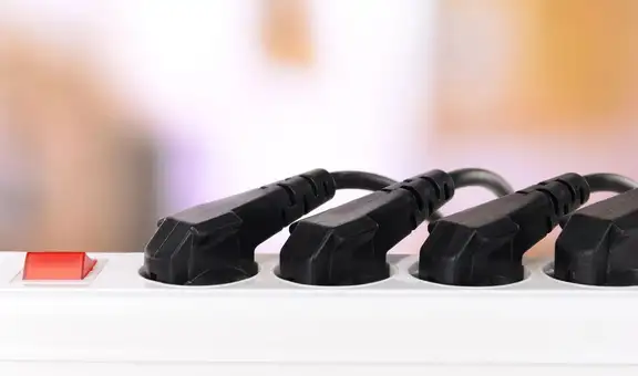 Estos son los 4 electrodomésticos que JAMÁS deberías conectar a una extensión eléctrica