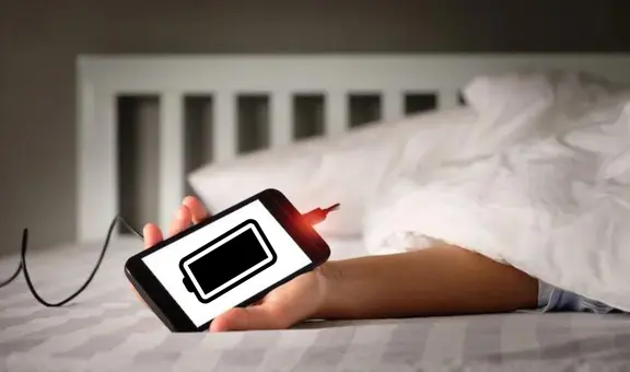 ¿Es cierto que la batería de tu teléfono se malograría si lo dejas cargando toda la noche? Especialista responde