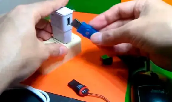 ¿Qué pasa si conectas una memoria USB al cargador del celular y lo enchufas a la corriente?