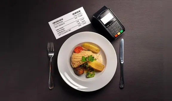 Que no lo engañen: el recargo al consumo es la propina camuflada, por Jaime Delgado