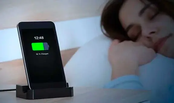 ¿Se debe dejar el celular cargando toda la noche mientras duermes? Esto dicen los expertos