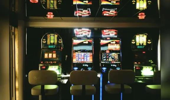 Secretos y mitos de las máquinas tragamonedas: ¿es posible hackearlas?