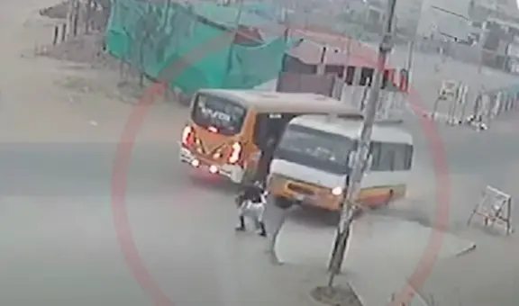 Niña lucha por su vida tras ser atropellada por una cúster que invadió la vereda en Manchay