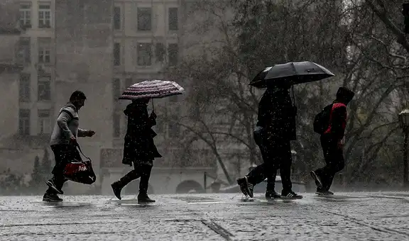'Lluvia negra' en Sudamérica: el fenómeno que llega desde el Amazonas tras incendios forestales en el norte de la región