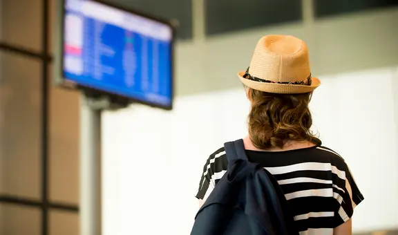 Ni VISA ni pasaporte: este es el nuevo requisito obligatorio para viajar en avión en Estados Unidos a partir de 2025