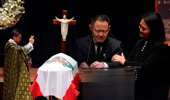 "Misa de cuerpo presente se convirtió en un mitin político", así informó EFE sobre el entierro de Alberto Fujimori