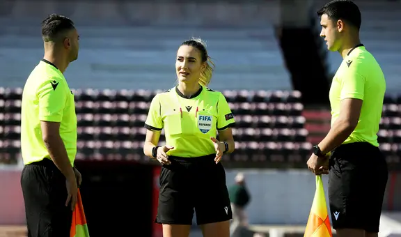 Árbitra de la Champions League se harta de titulares machistas de la prensa por su físico y cierra redes sociales