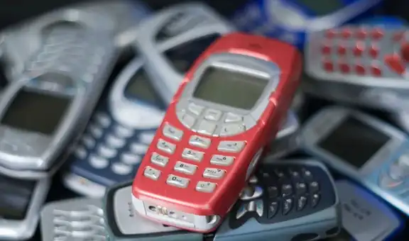 ¿Por qué la batería de los celulares antiguos duraba tanto y la de los smartphones solo un día?