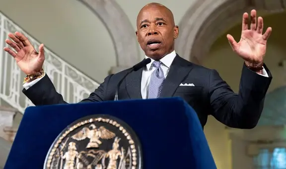 Los 5 cargos de los que es acusado Eric Adams, alcalde de Nueva York que negó una eventual renuncia