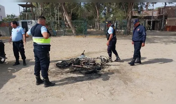 Piura: capturan a presunto delincuente y prenden fuego a su motocicleta