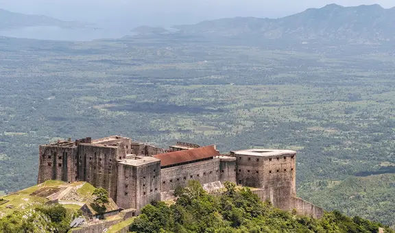 Este es el castillo más grande de América Latina: está construido en lo alto de una montaña y tiene más de 200 años