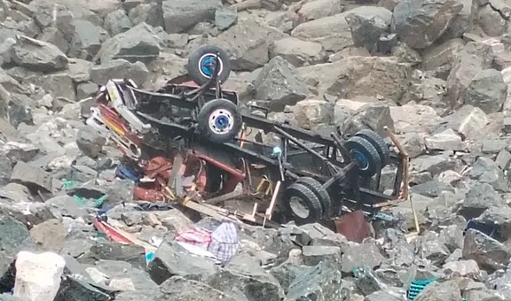 ¡Fatal accidente en la Panamericana Sur! Triple choque deja un conductor fallecido en Arequipa