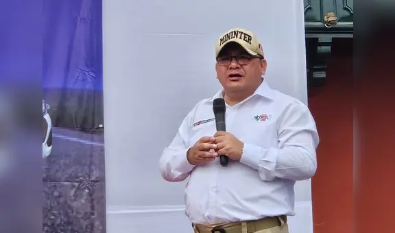 Ministro del Interior Juan José Santiváñez se niega aceptar la desaprobación y culpa a la prensa