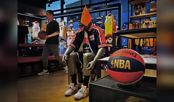 Adam Silver, miembro de la NBA, afirma que pretemporada del baloncesto estadounidense podría jugarse en China