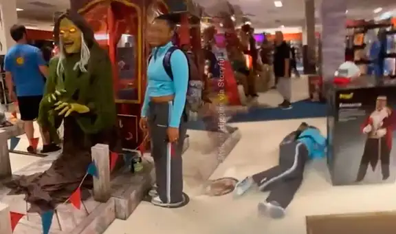 Joven se lleva gran susto al ver volar una ‘bruja’ en centro comercial de Texas: “Sentí que mi alma salía de mi cuerpo”