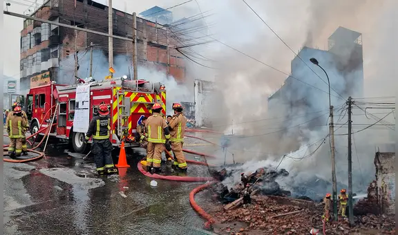 Cuádruple incendio en La Victoria: más de 35 unidades de bomberos intentan controlar el desastre de gran magnitud