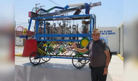 Escultor Miguel Ángel Velit y su escultura gigante de una combi en Chincha