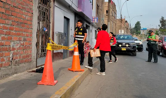 Madre termina en estado crítico tras recibir tres disparos cuando recogía a su hijo en El Agustino