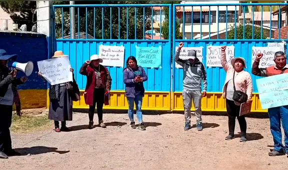 Cierran puertas de colegio en Puno para evitar retorno de directora: señalan que maltrata a alumnos