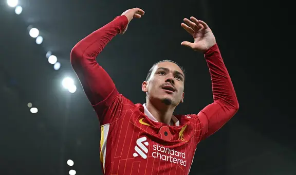 Liverpool es el único puntero de la Premier League: venció 2-0 a Aston Villa en Anfield