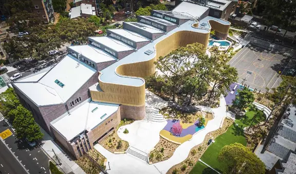 El pequeño colegio en Australia que se coronó como el mejor edificio del mundo en 2024: venció a rascacielos y museos