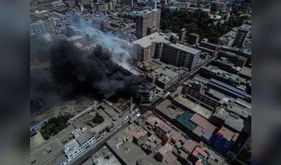 Incendio consume almacén con mercadería inflamable