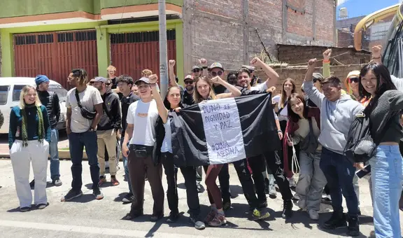 Extranjeros varados por bloqueo de puente Ilave se unieron a paro nacional: "Puno es dignidad y paz"