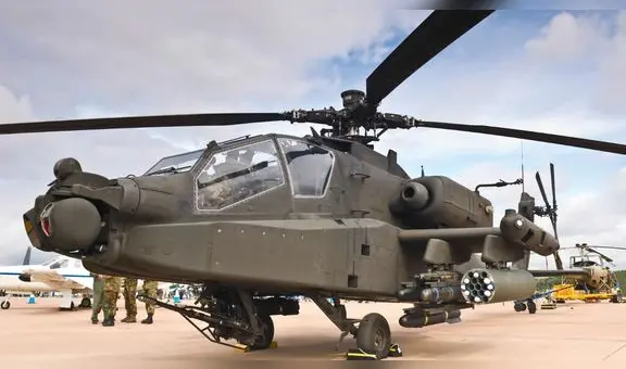 Investigan a soldados británicos descubiertos borrachos y teniendo relaciones sexuales en helicóptero Apache