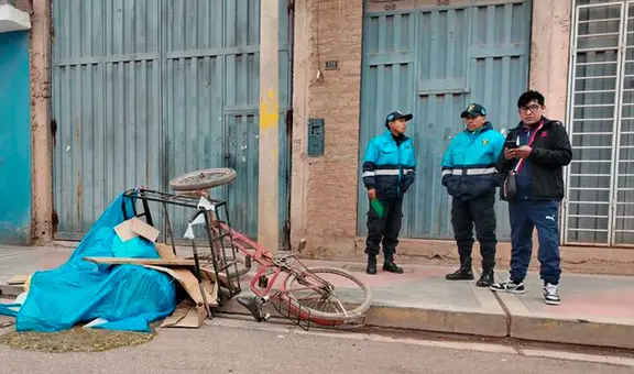 Juliaca: combi atropella a mujer que salió a vender comida en su triciclo y se da a la fuga