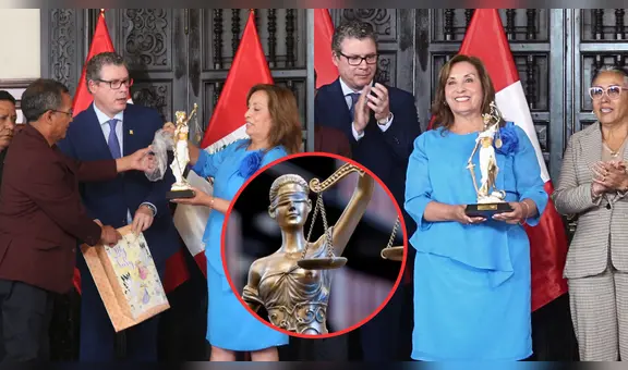 Dina Boluarte recibe estatua de la Justicia como regalo y señala: "Está ciega, le vamos a quitar la venda"