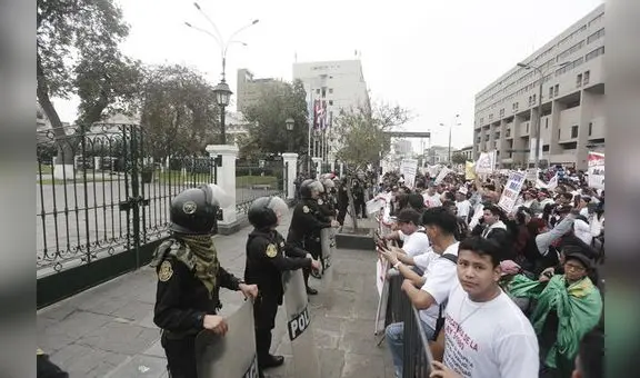 El Congreso en perenne rechazo y crece respaldo a las protestas