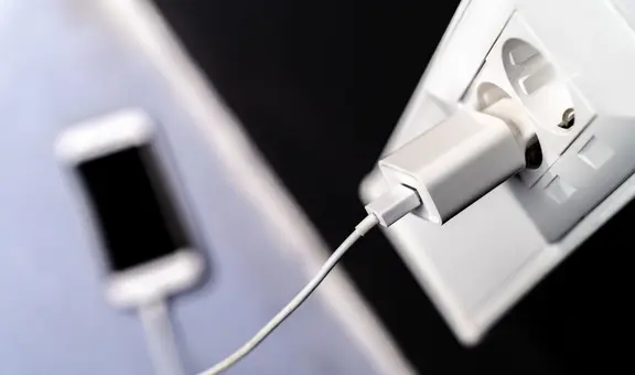 ¿Por qué el cargador de mi celular se calienta mucho? Conoce las causas y cómo solucionarlo