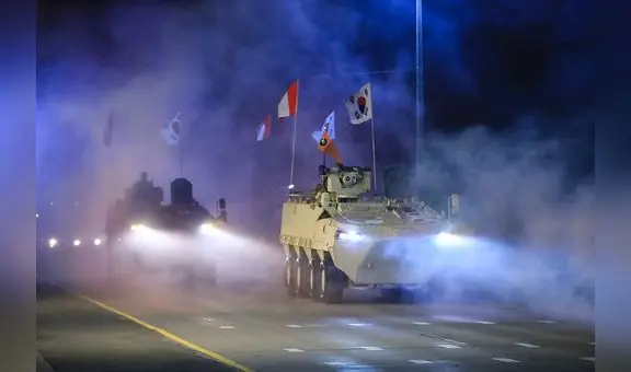 Desfilaron blindados surcoreanos K808 White Tiger por el Día del Ejército
