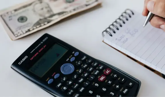 Impulsa tu futuro económico: Conoce la carrera que te ayudará a dominar la cultura financiera y liderar empresas