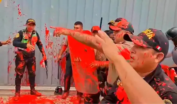 Policías reprimen protestas y universitarios les lanzan pintura roja en Bagua: "Reclamamos nuestro justo derecho"