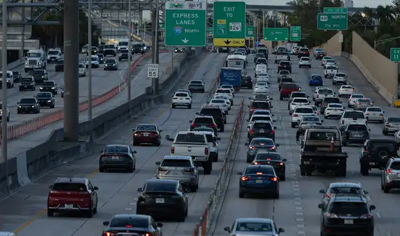 Récord de viajeros en Navidad y Año Nuevo: más de 119 millones personas viajarán por fiestas en EE. UU.