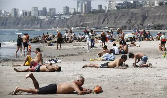 Este distrito de Lima sur ofrecerá sombrillas gratuitas en 2025, pero bañistas afirman que no hay suficientes para verano