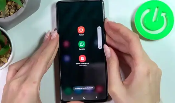 ¿Cómo forzar el reinicio de un celular que está 'congelado' o tiene la pantalla negra?