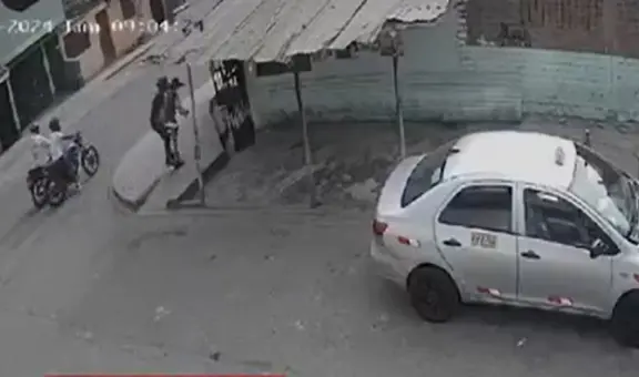 Delincuentes golpean y arrastran a mujer para robarle su celular en San Juan de Lurigancho