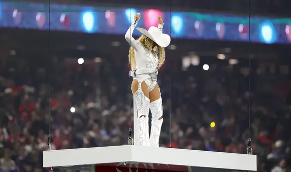 Beyoncé y su hija Blue Ivy deslumbran en el debut de la NFL en Netflix con un espectáculo épico en EE. UU.