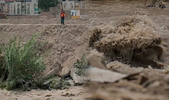 Emergencia en el río Chillón: alerta roja por crecida del caudal pone en riesgo a Puente Piedra y Comas