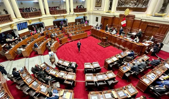 Congreso prohíbe uso de minifaldas a sus trabajadoras tras escándalo de presunta red de prostitución