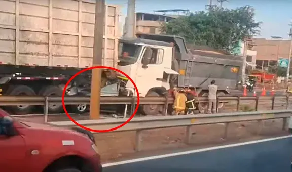 Grave accidente en la Panamericana Sur: dos camiones aplastan a un vehículo y dejan varios heridos