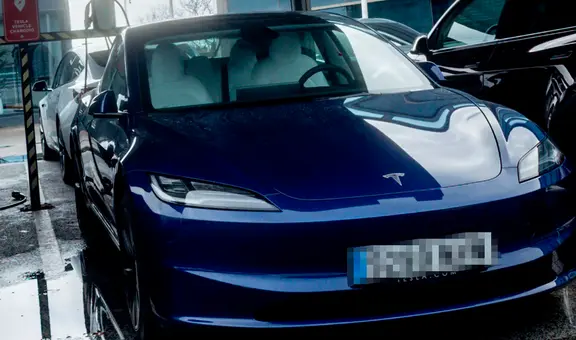 Tesla de Elon Musk retira 239.000 vehículos en Estados Unidos por fallas en la cámara de visión trasera