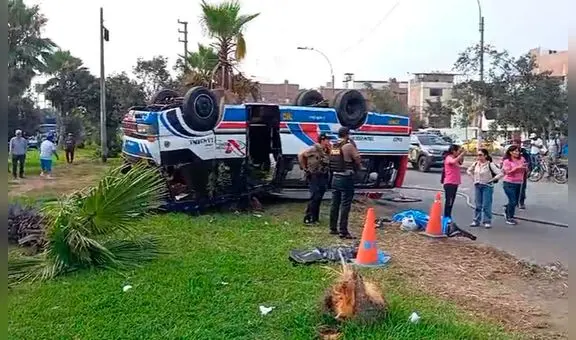Cúster se volcó en San Martín de Porres: madre con su bebé y cobrador fallecieron