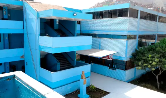 Más de 30 docentes que trabajaron en institutos públicos de Comas y Los Olivos reclaman pagos atrasados por cursos de verano